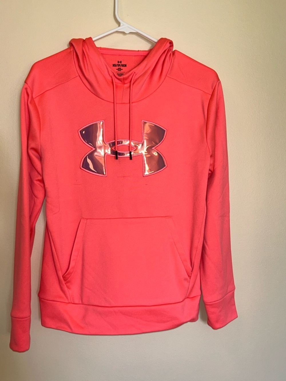Under Armour Womenโs XS Sweatshirt | Athletic Pullover | Gym Lounge Top